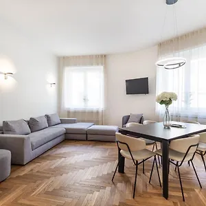 Cool And Big Duomo - White Apartment Milan